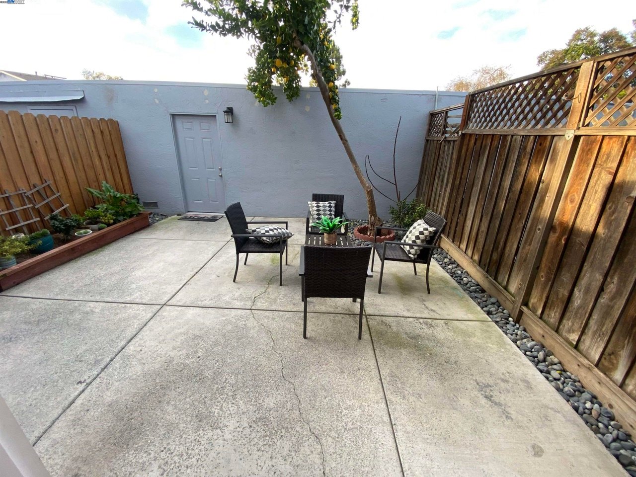482 Tanfield Ln
