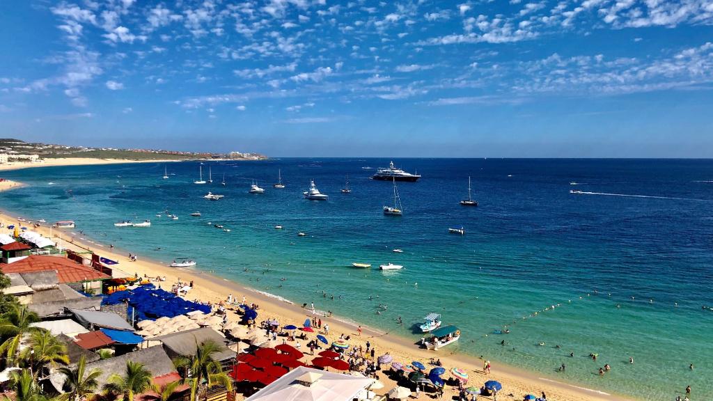 Tienes que visitar estas 5 playas cuando estés en Los Cabos.