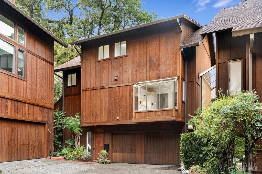 891 Magnolia Ave