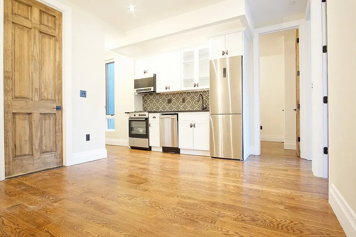 81 Stockholm St 3B
