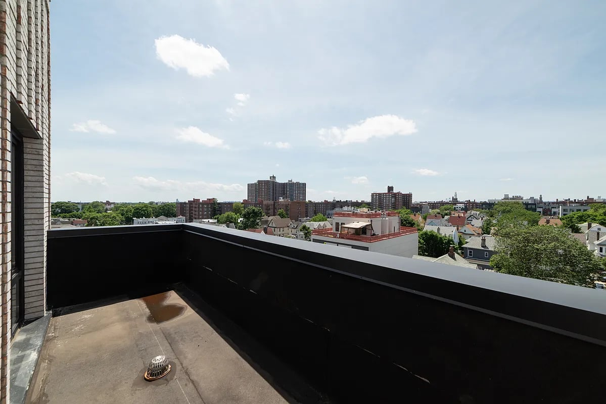 1613 Brooklyn Ave	607