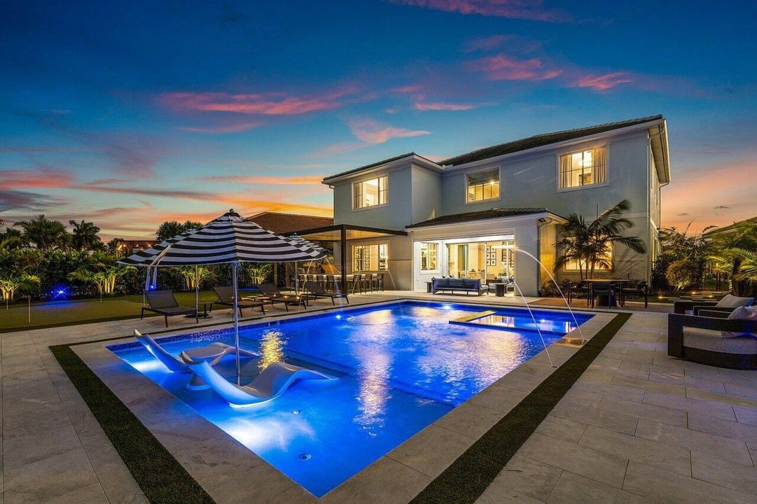12156 Waterstone Cir