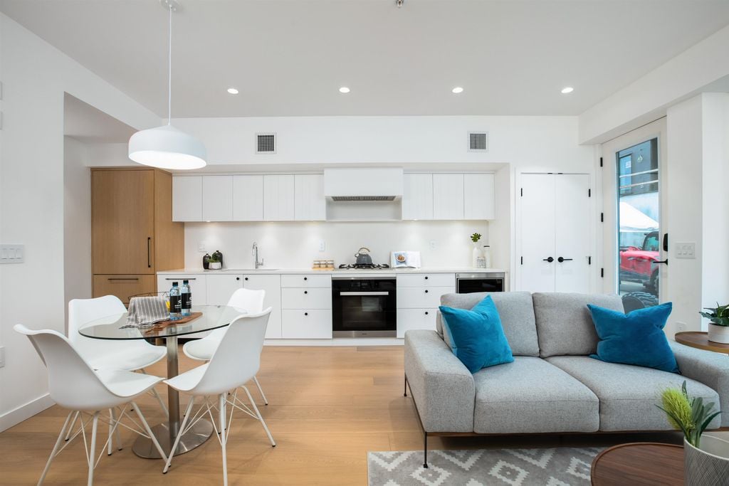 66 W King Edward Ave