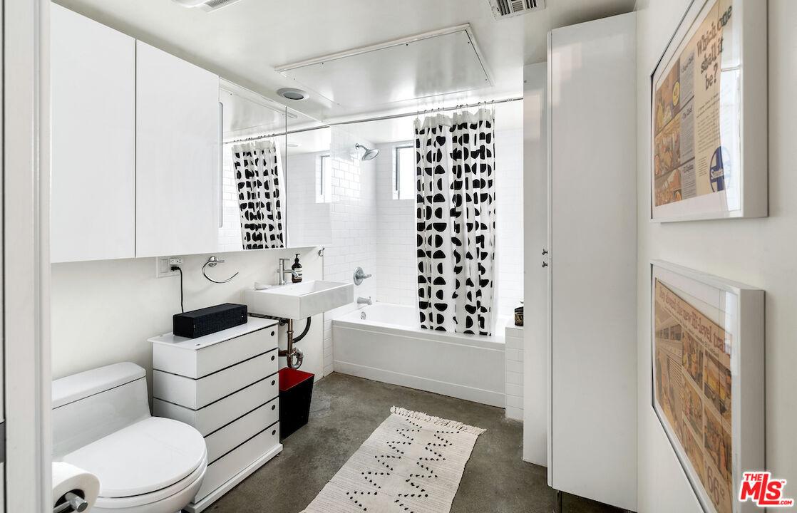 5806 Waring Ave Unit: 2