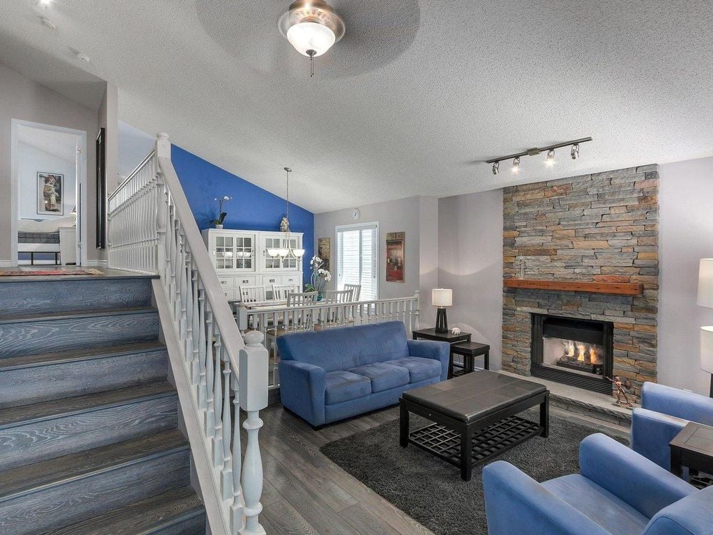 807 Porteau Pl