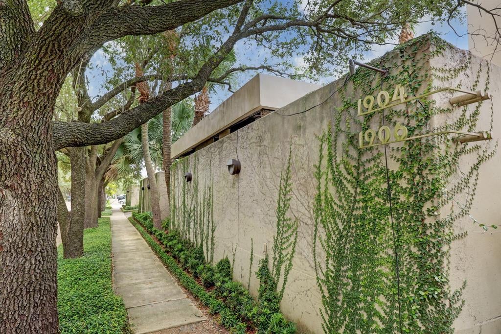 1904 Bissonnet St