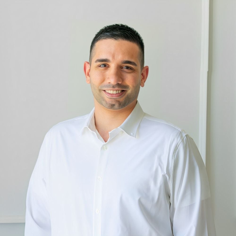 Ernesto Cougil Louisville, KY Real Estate Agent Headshot