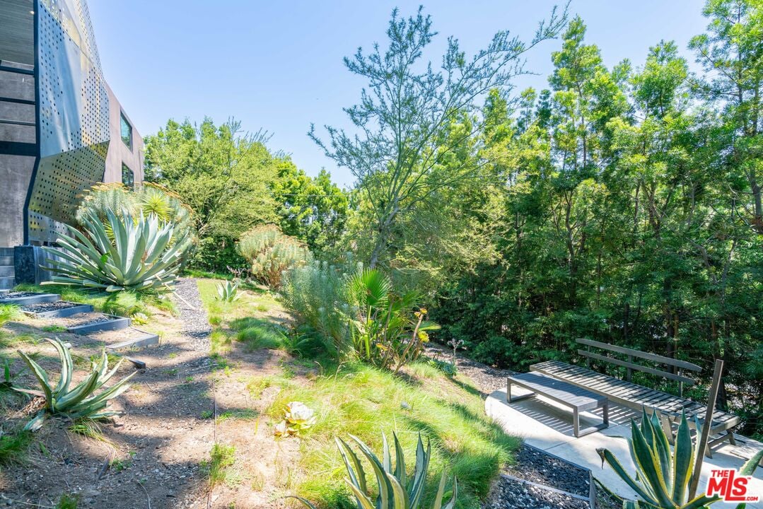 Meridian Reserve, Franklin Ave, 90046