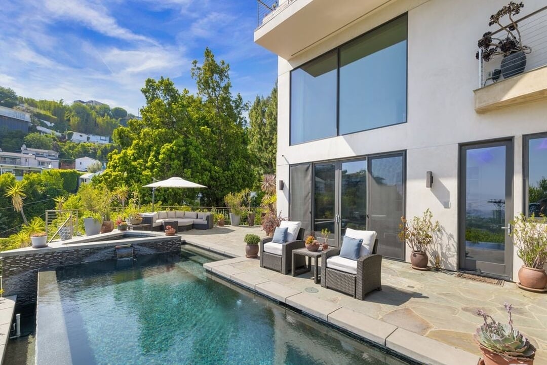 Aria Manor, Sunset Plaza Dr, 90069