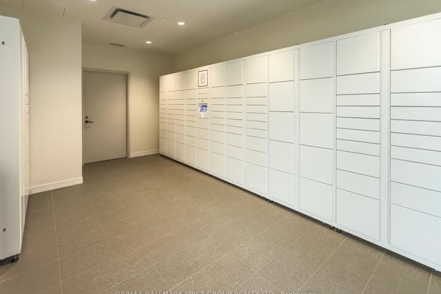 2495 Eglinton Avenue W 1703