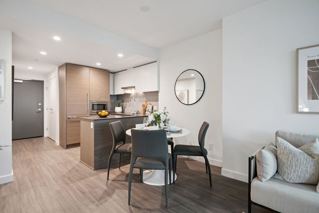 13615 Fraser Hwy, #402