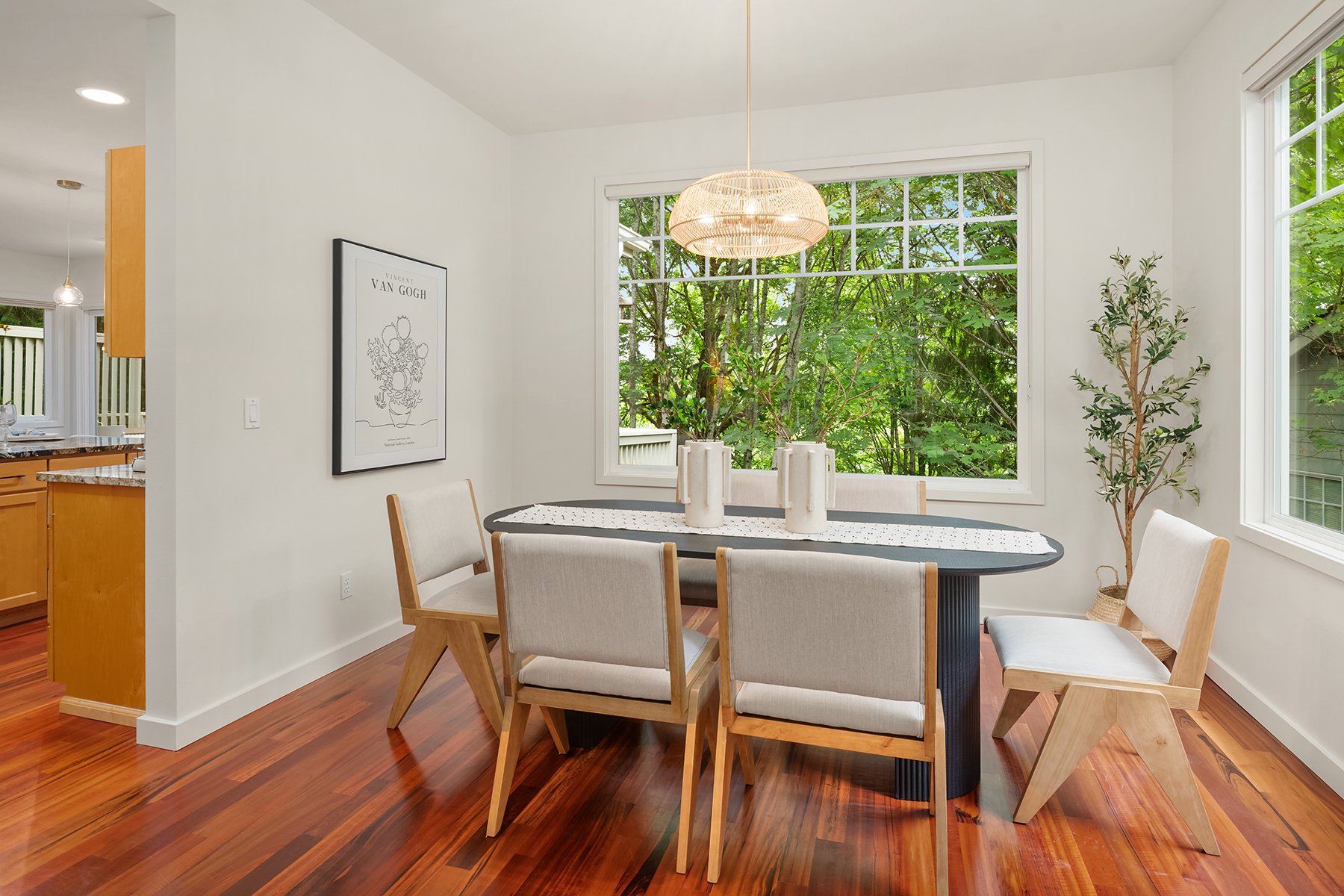 Quiet Elegance in Kirkland: Ideal Location & Natural Beauty
