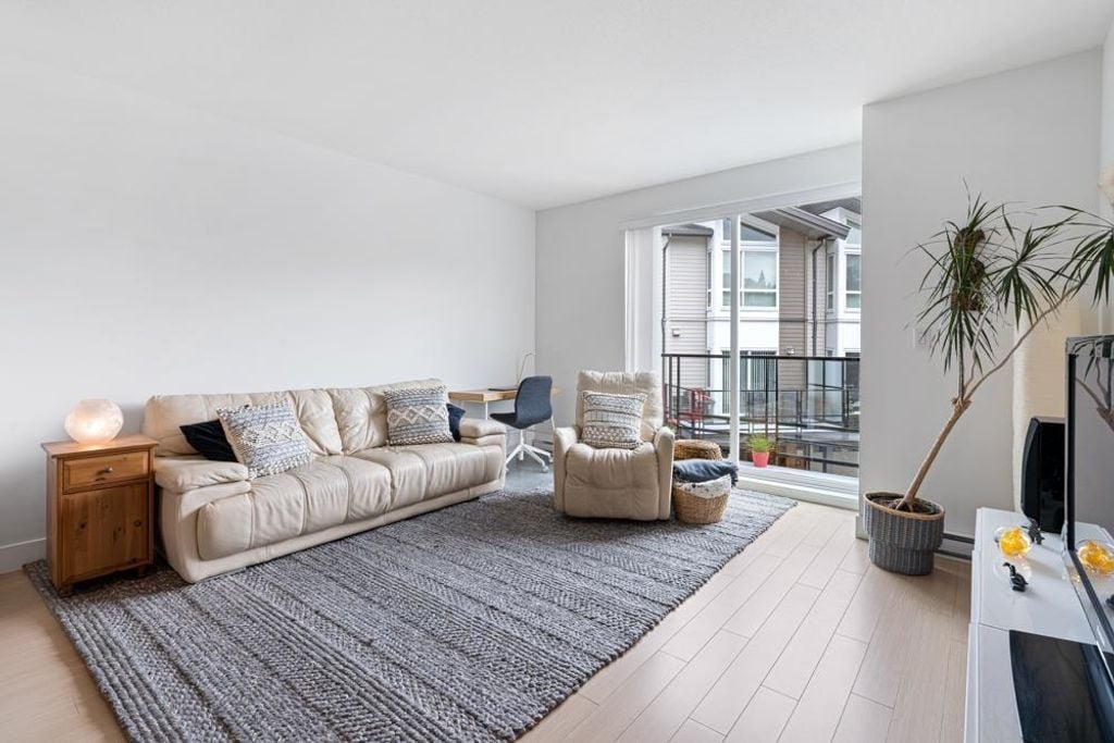 909 Clarke Rd, #13