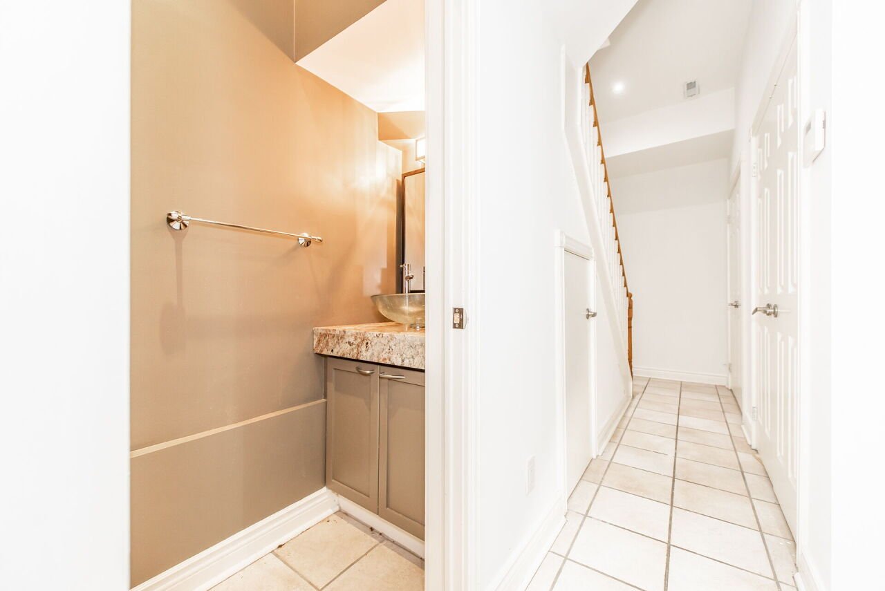 38 Earl Street, Toronto C08 Unit: Th11