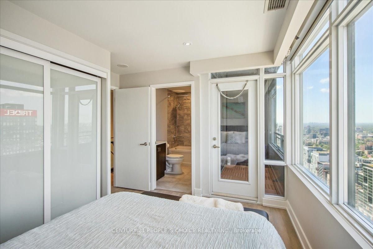 WATERFRONT LUXURY 
