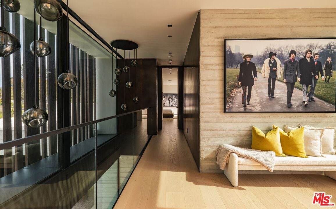 Skyreach Manor, Dume Dr, 90265