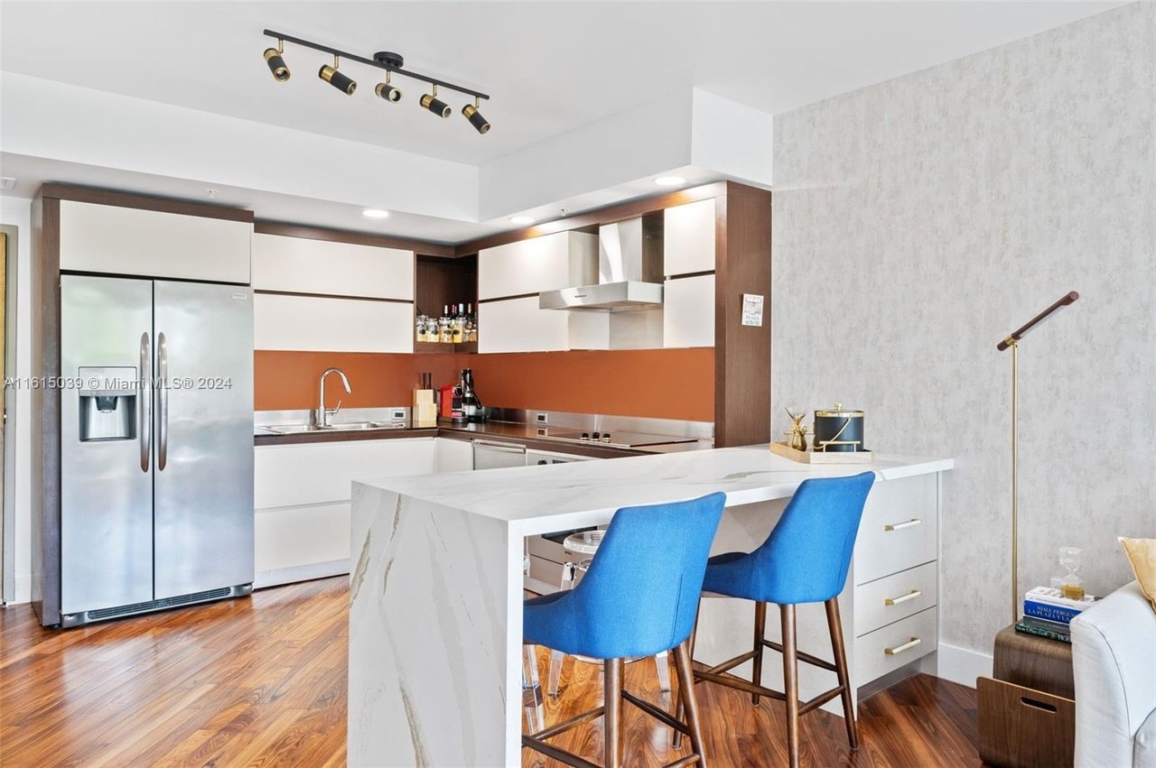 2155 Washington Ct #206