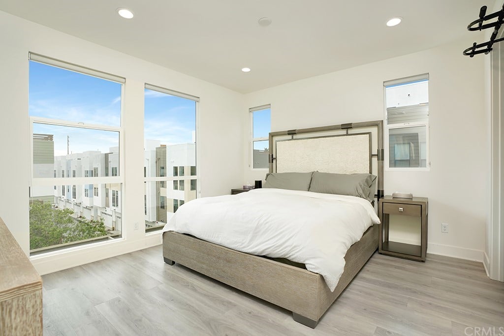 1687 Monarch 17 West