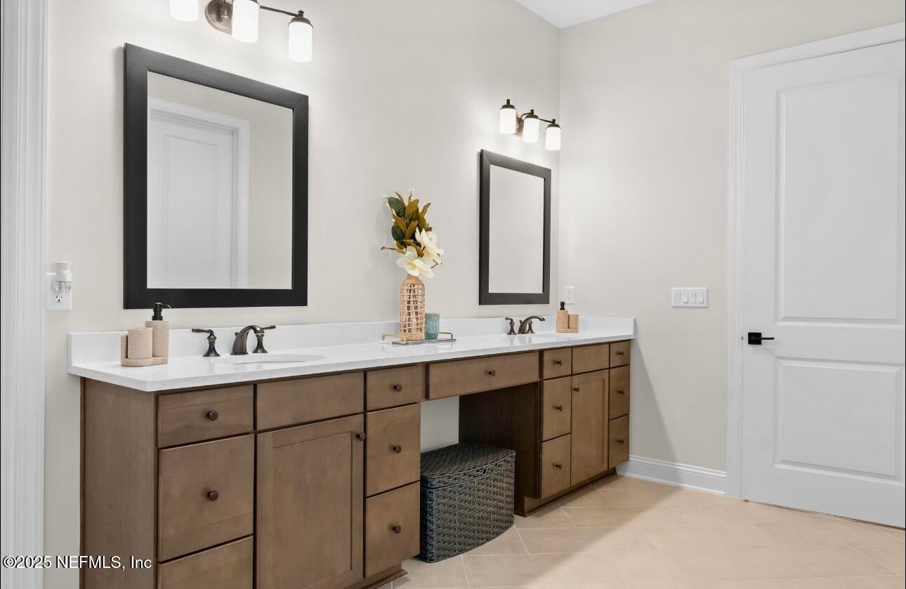 462 HILLENDALE Circle, St. Johns