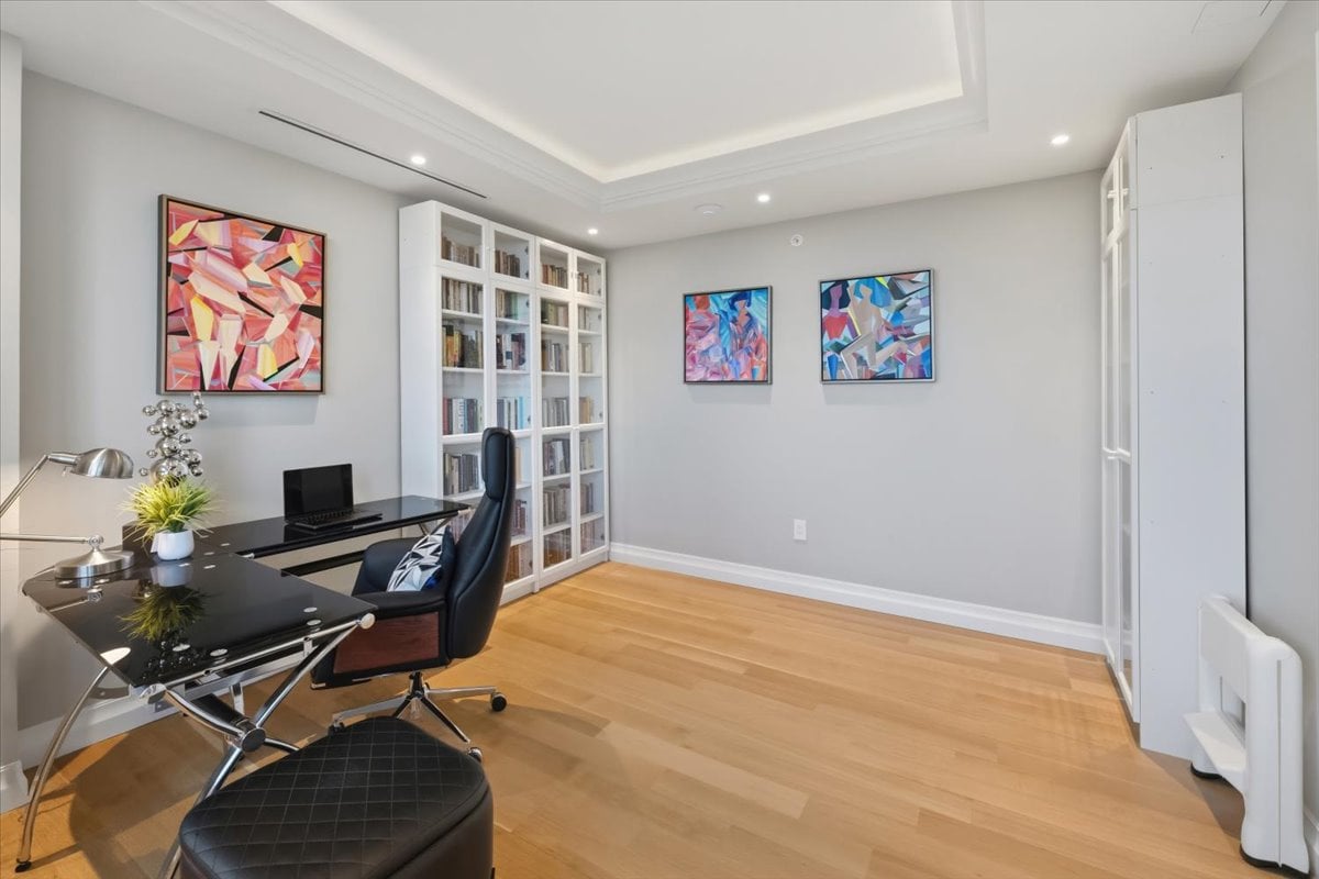 100 Carlyle Drive VG6
