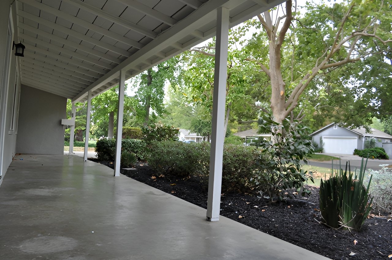 New Listing in the Arden Area of Sacramento! 4424 Ravenwood Way 95821