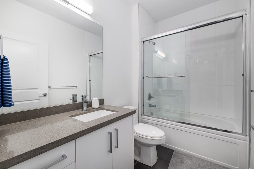 2389 Hawthorne Ave, #203
