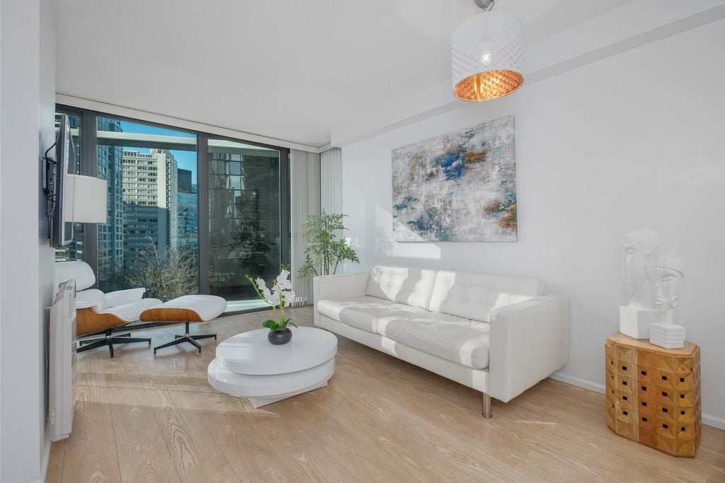 1331 W Georgia St, #707
