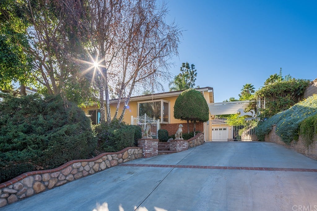 251 Summit Rd