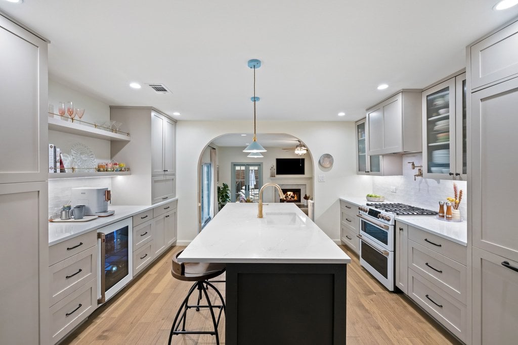 909 East 50th Street