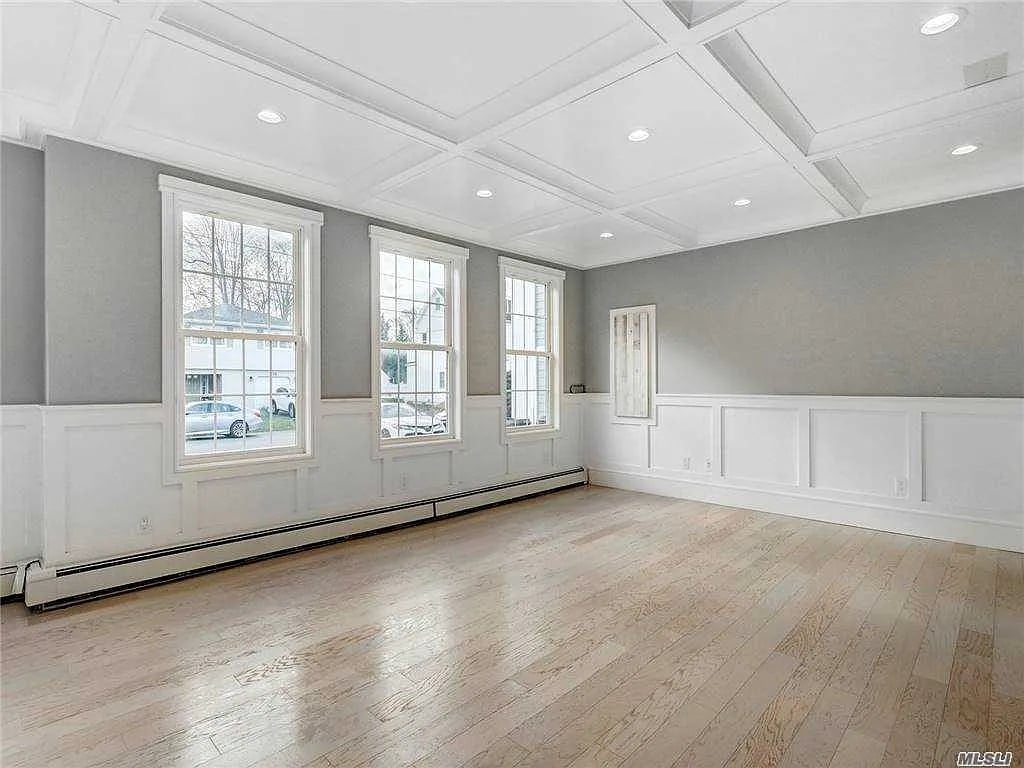461 Bay 4th St
