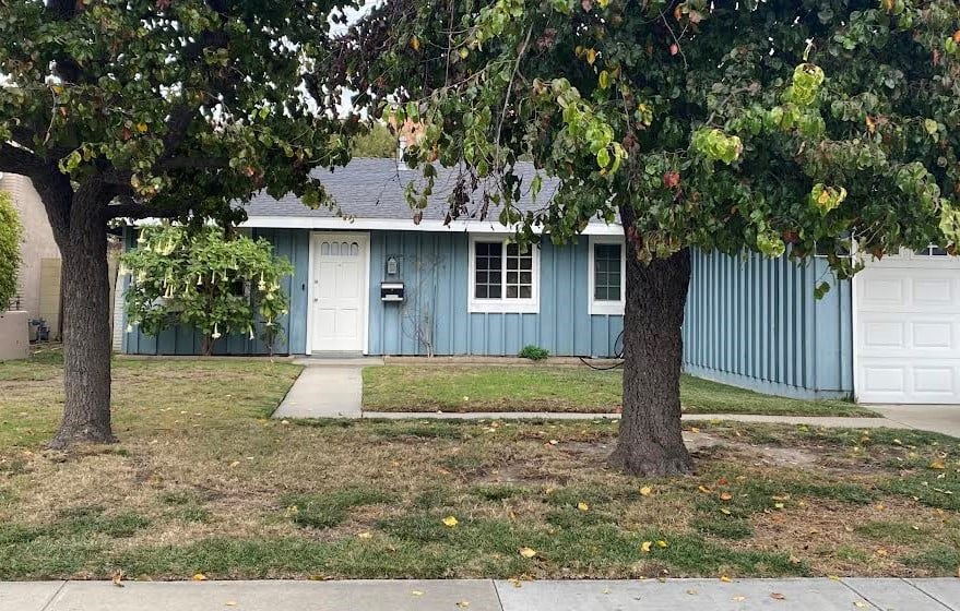 19092 Lindsay Lane