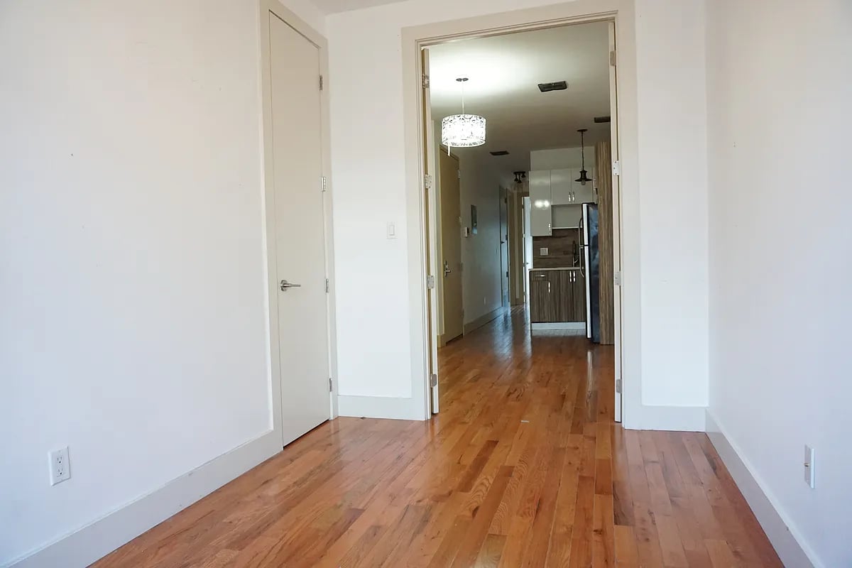 218 Boerum St 2R