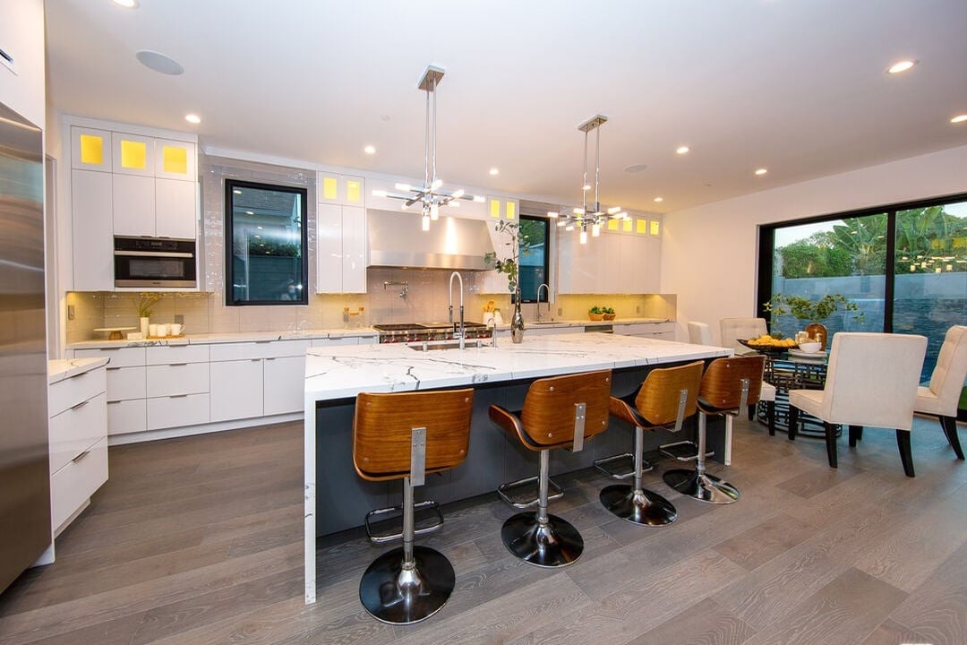 S Sherbourne Dr, 90035