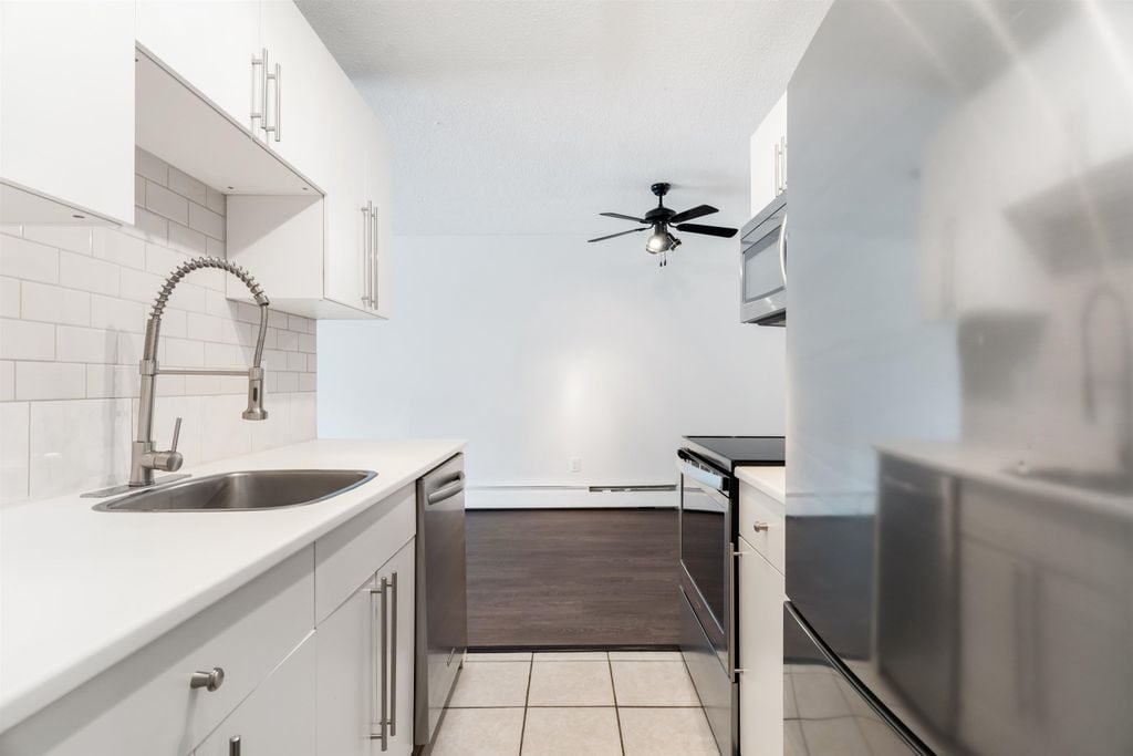 341 W 3rd St, #203