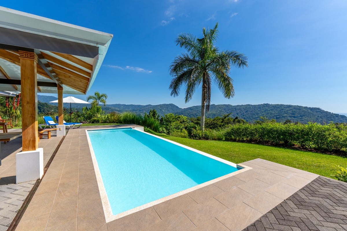 3 Bedroom Stunning Luxury Home Featuring Sweeping Valley & Ocean Views, 5.67 ACRES 