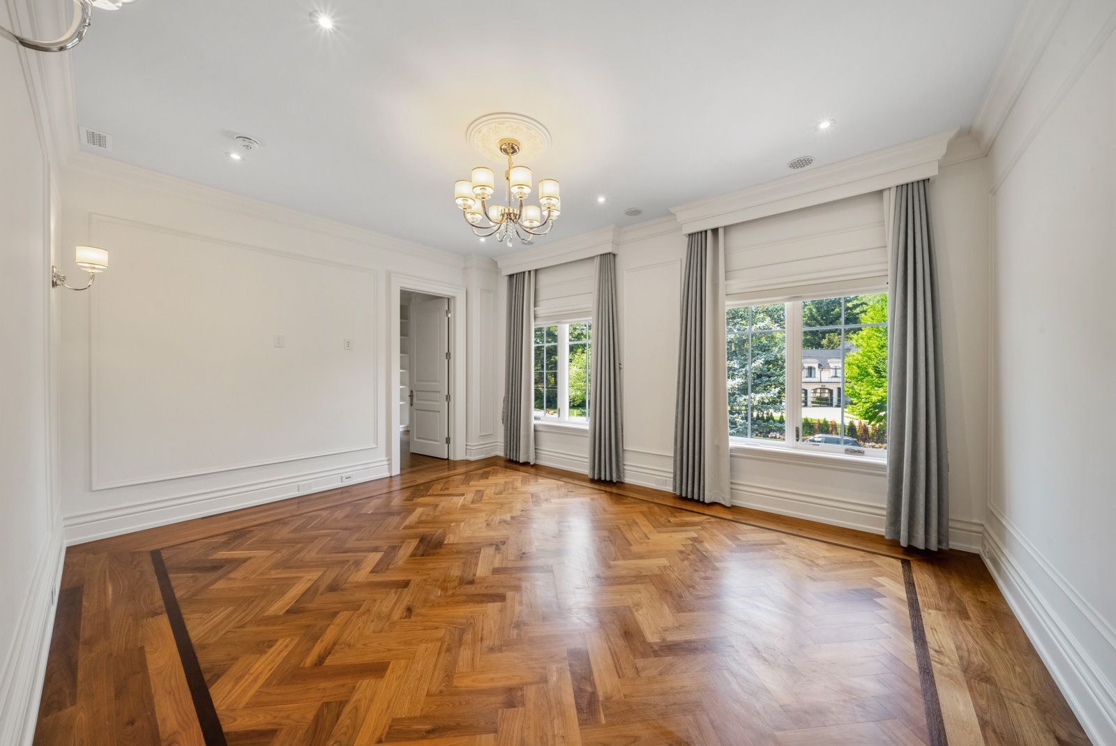 Grand Palatial Newly Completed