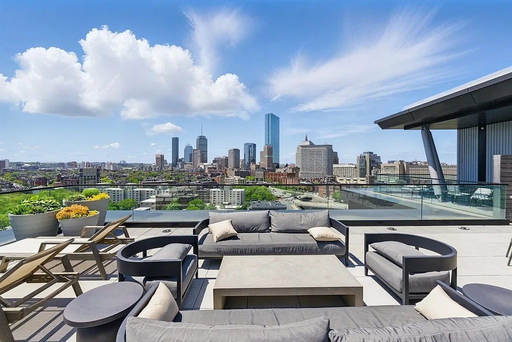 🏙️ Smart Opportunity at 100 Shawmut Ave, Unit 708