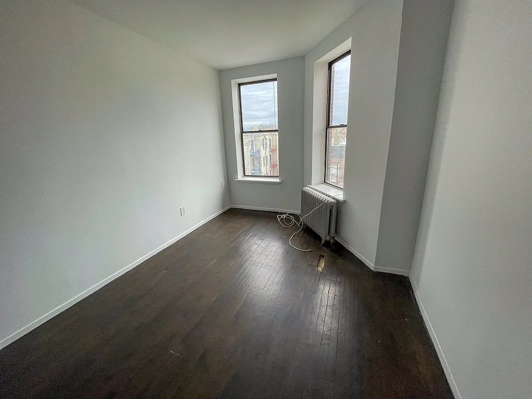 927 Putnam Ave 4R