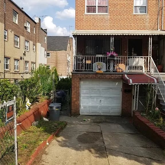 3512 Paulding Ave