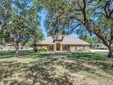 115 Hoskins Trl