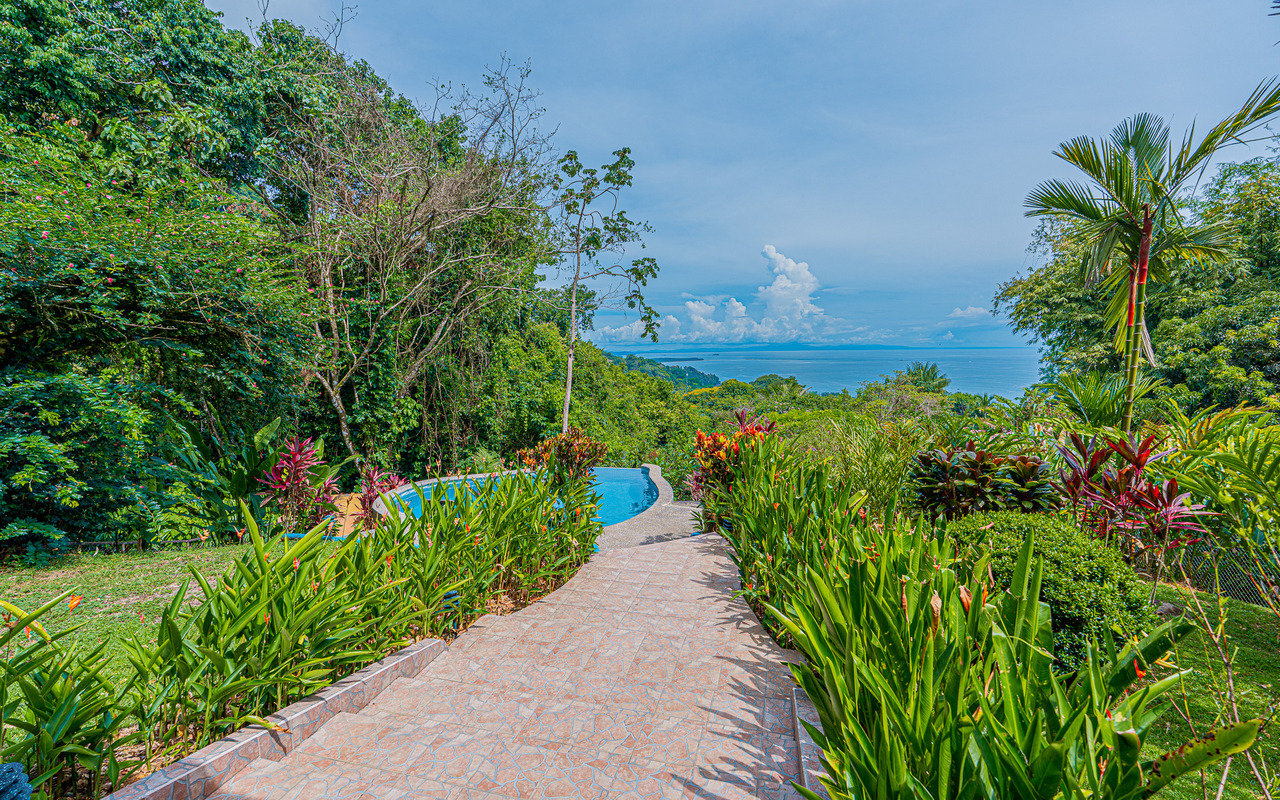 WHALE’S TAIL OCEAN VIEW ESTATE WITH EXTRA LOT 