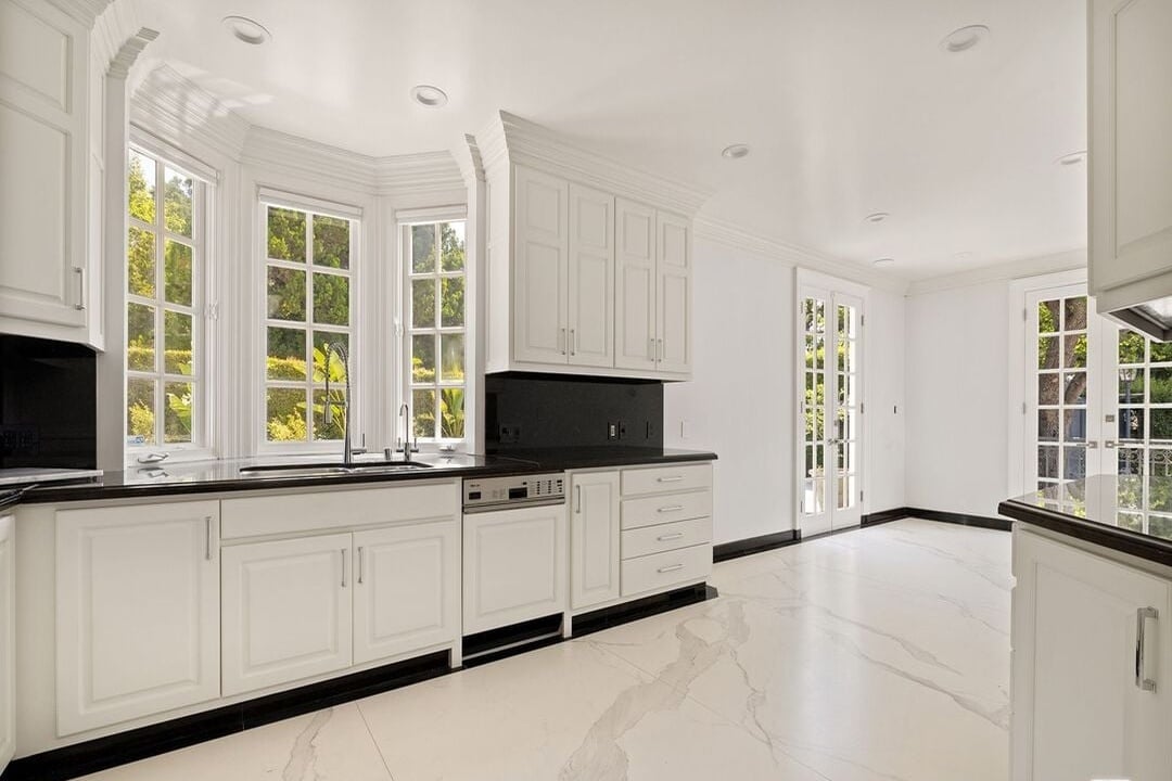 Northstar Manor, N Alta Dr, 90210