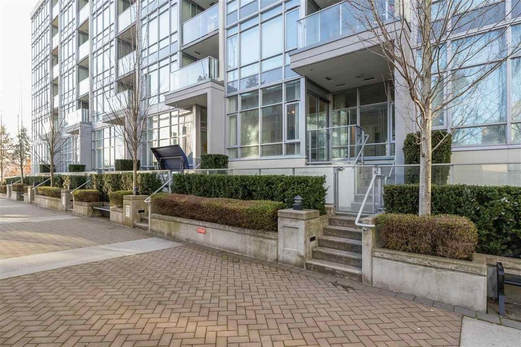 4888 Nanaimo St, #203
