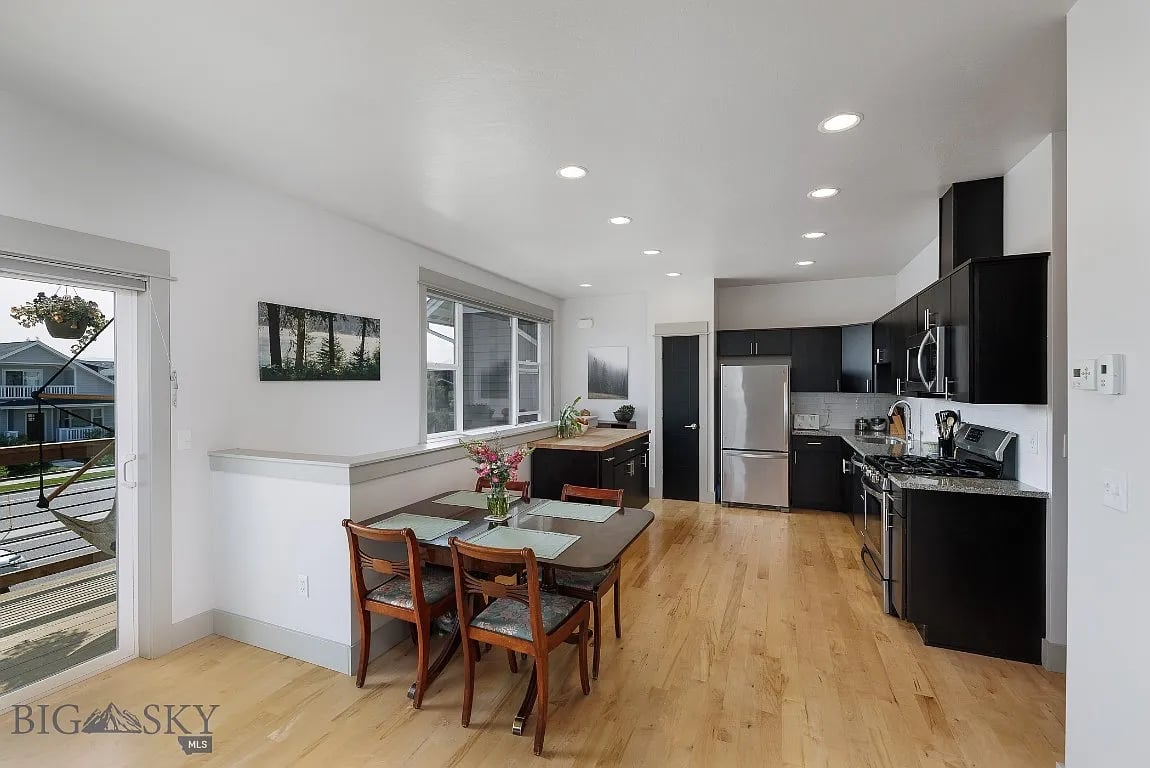 595 N Laurel Pkwy