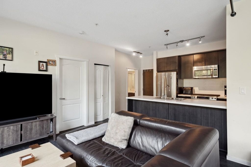 1135 Windsor Mews, #111