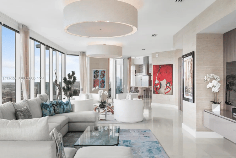 LUXURY IN THE MIAMI SKY