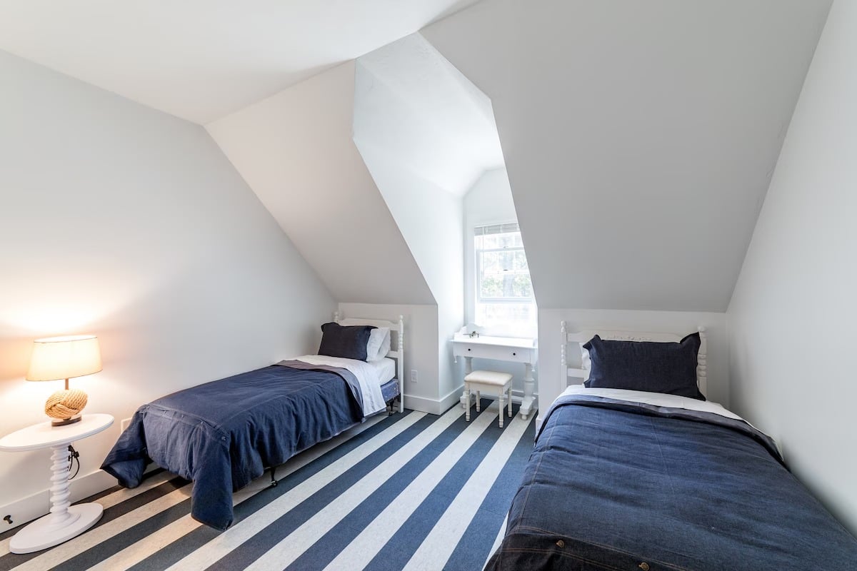 Luxury 5 Bedroom Katama Estate With Pool & Hot Tub