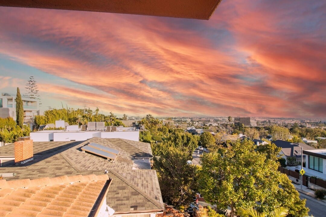 905 Berkeley St, 90403