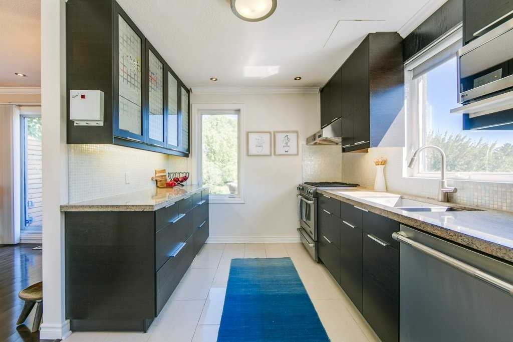 24 Zenith Dr