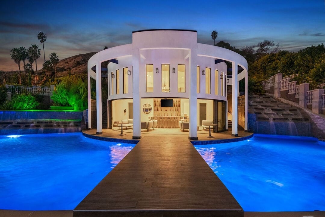 Vireon Pavilion, Pacific Coast Hwy, 90265